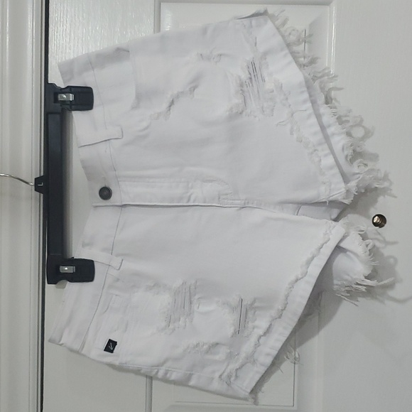 KanCan Pants - NWT KANCAN WHITE DENIM SHORTS SIZE 11